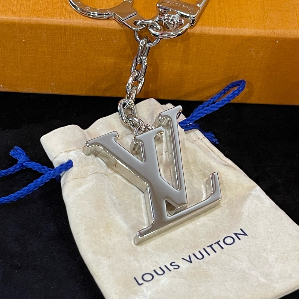 LOUIS VUITTON - LV Initials Key Holder And Bag Charm